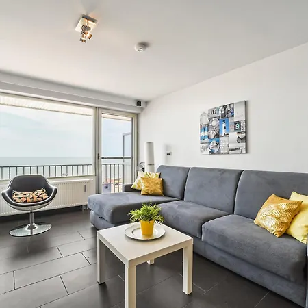 Spacious With Sea View Apartment *