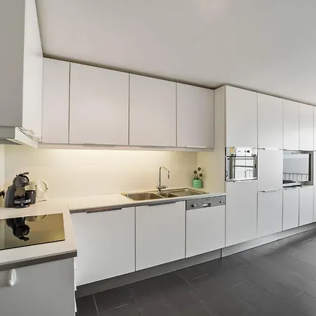 Spacious With Sea View Apartment *